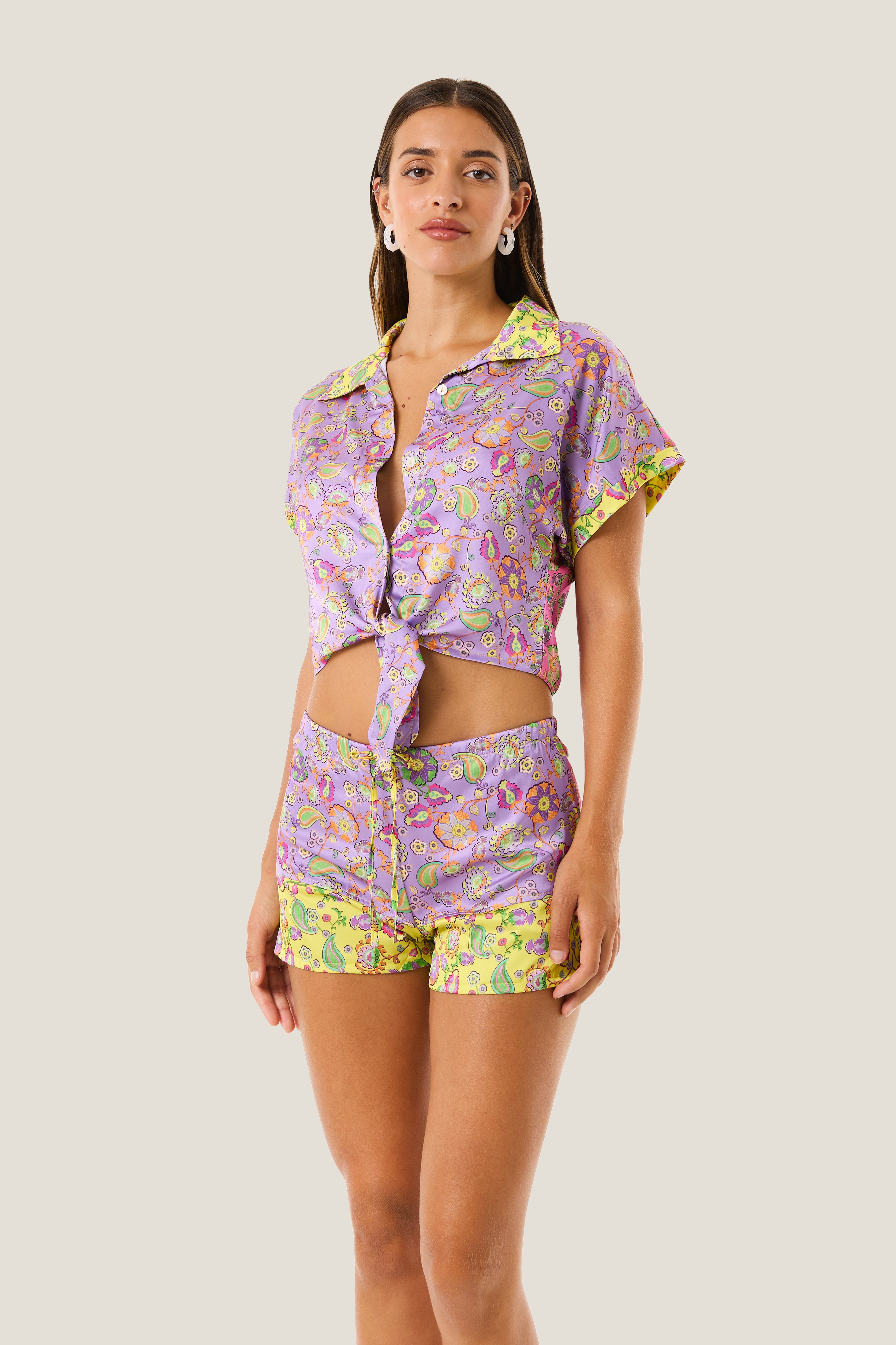 CAMICIA CROP SMANICATA CON NODO BOHO CHIC