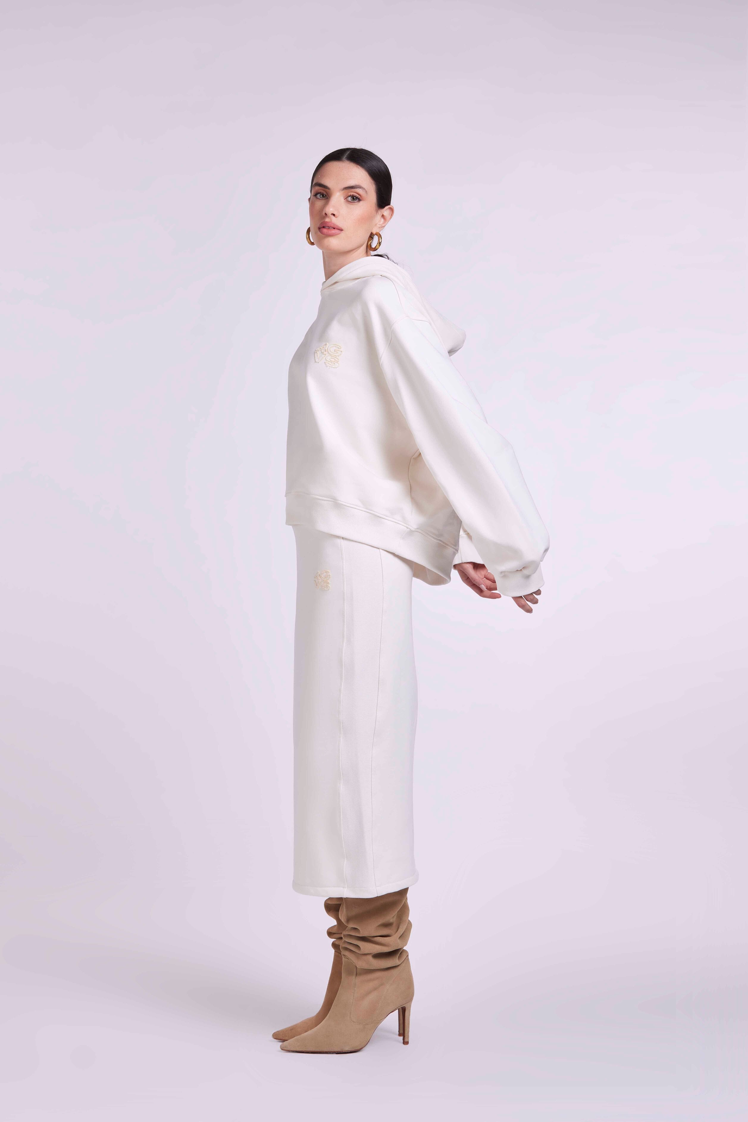 Long skirt and "4GVS" embroidery