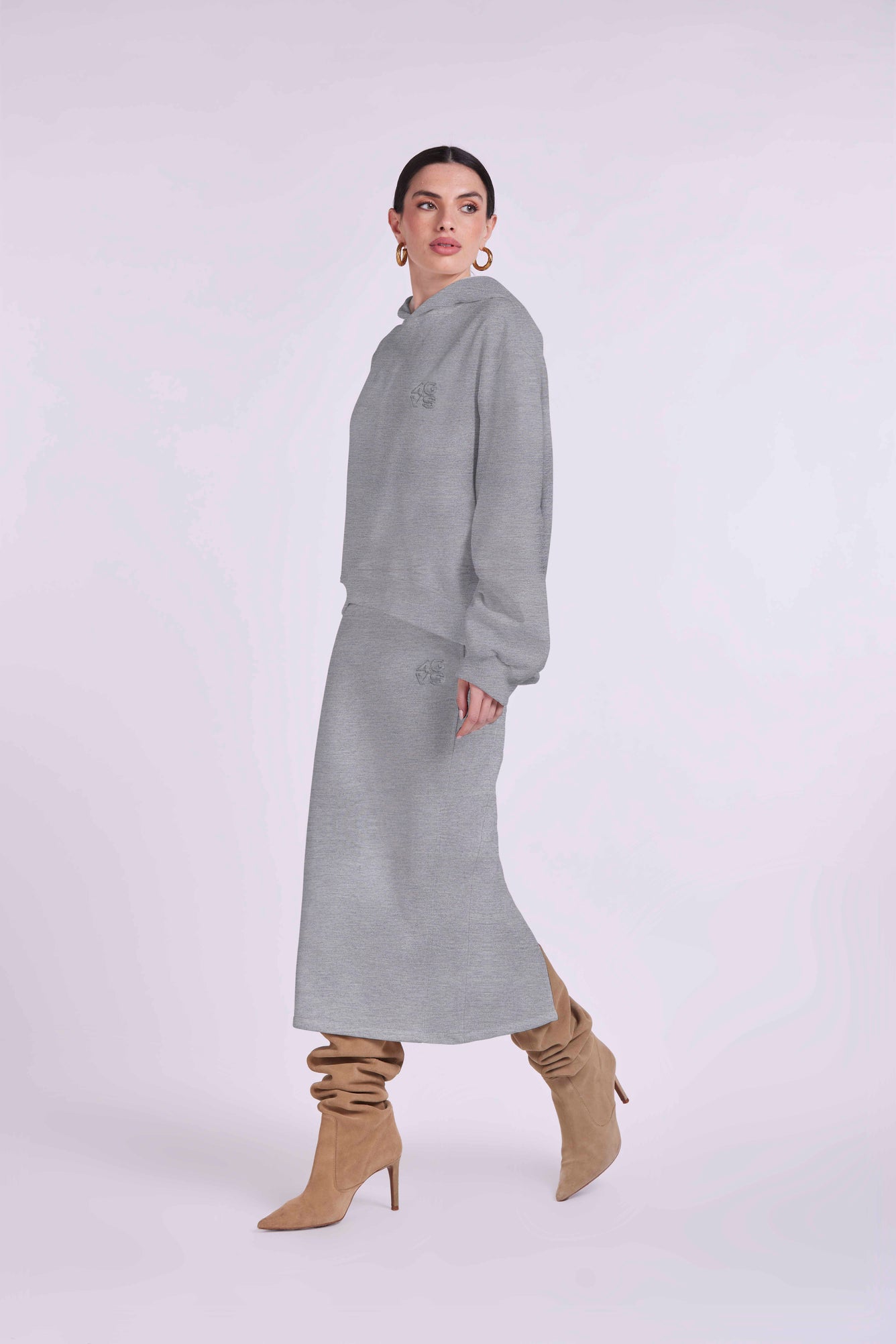 Long skirt and "4GVS" embroidery