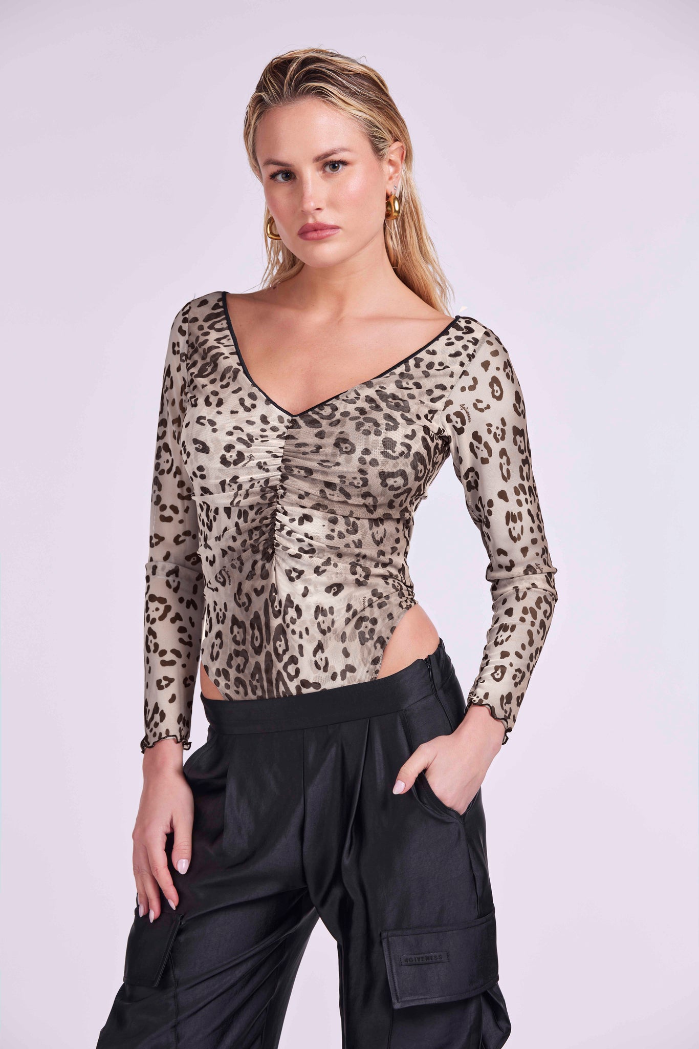 Long sleeve body with elastic tulle curl