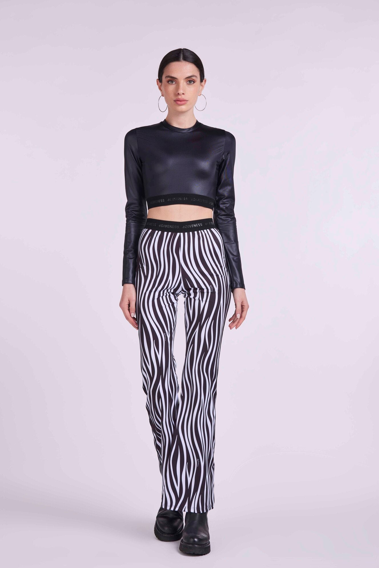 Lycra paw leggings with elastic zebra band logo