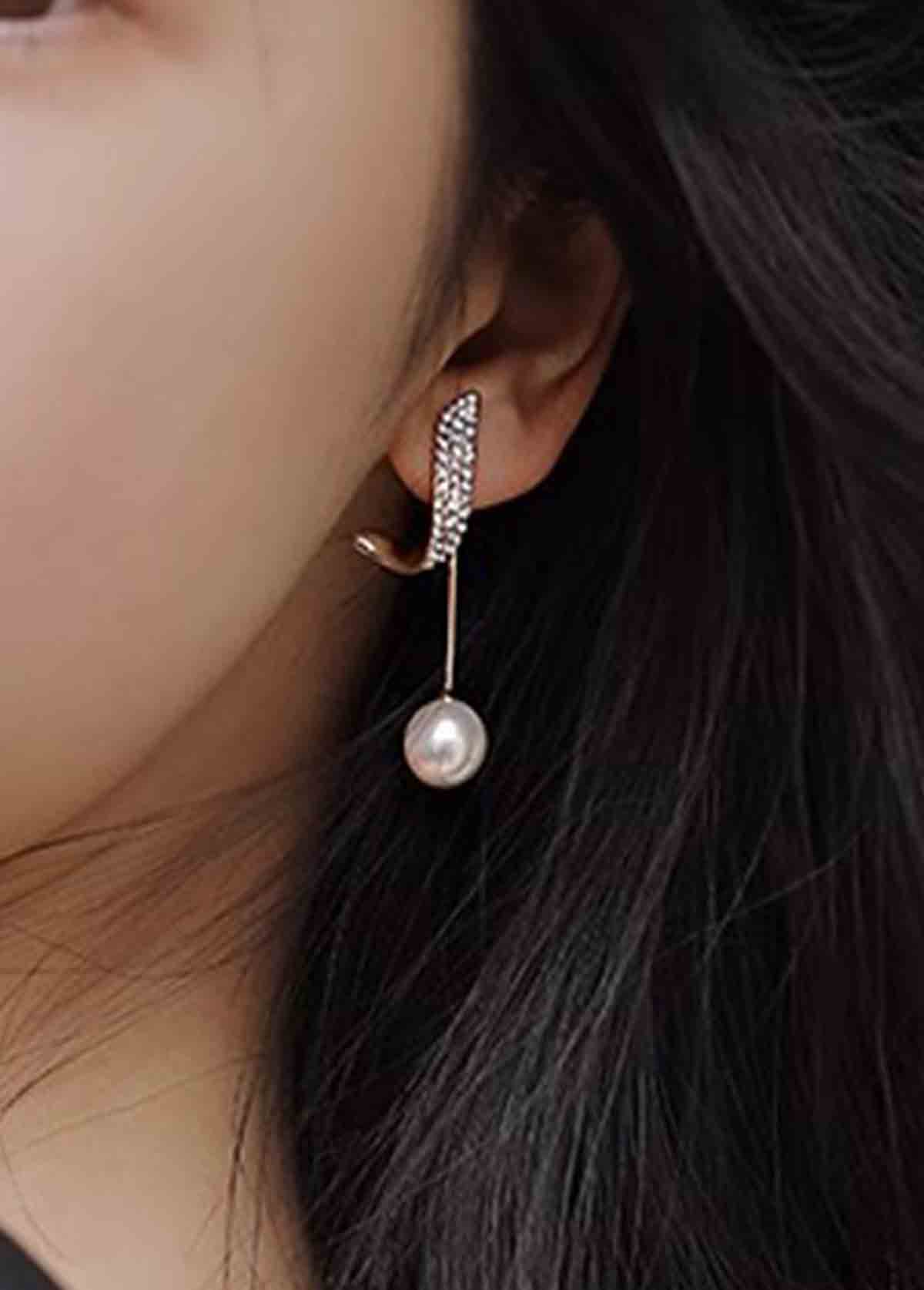 Modlily White Pearl Design Asymmetrical Alloy Earrings - One Size