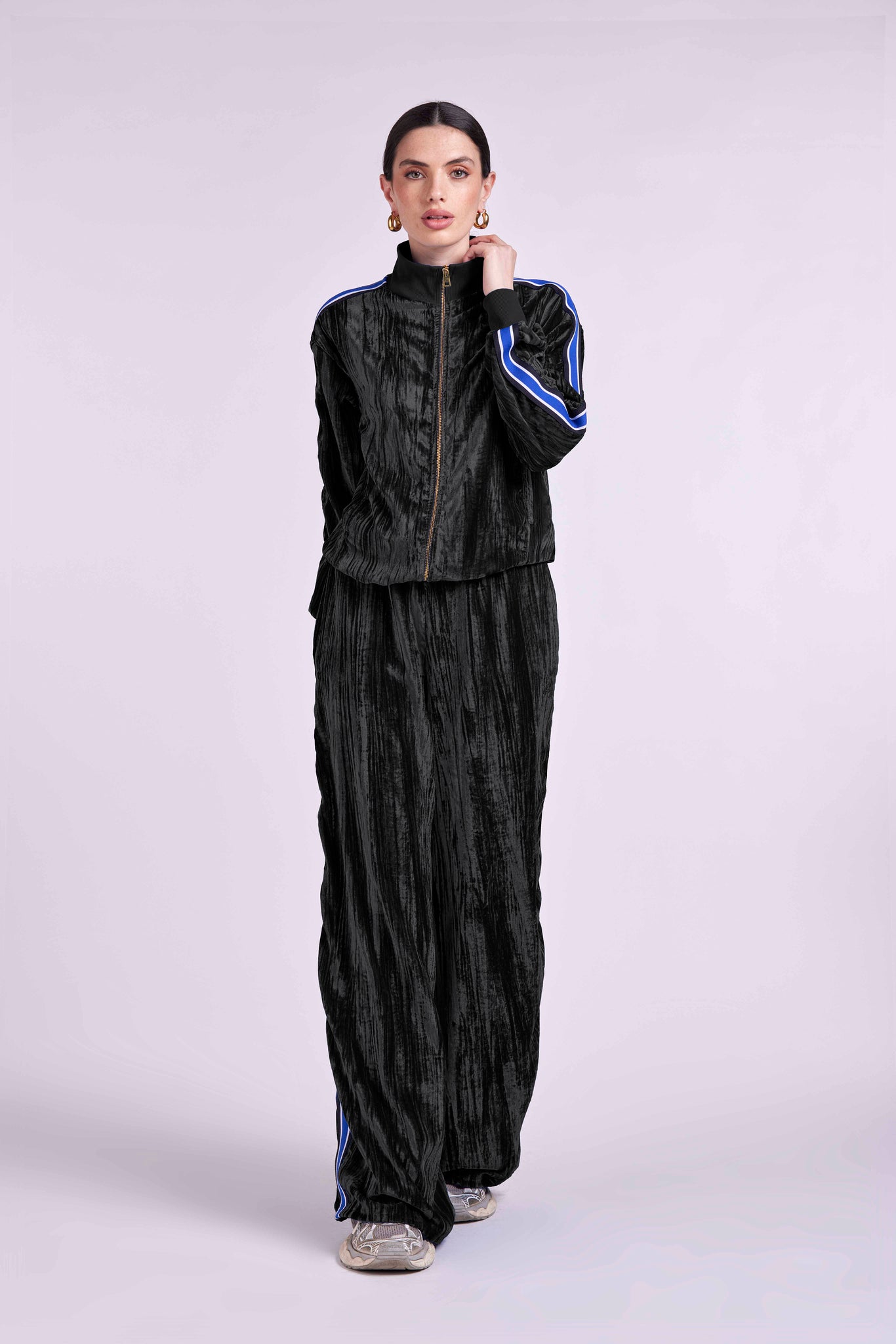 Zip band jacket with "4GVS" logo